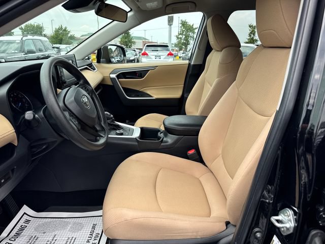 Used 2022 Toyota RAV4 LE AWD/4WD image 9