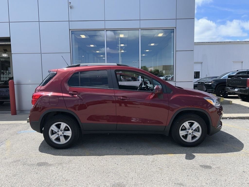 Used 2022 Chevrolet Trax LT w/ LT Convenience Package AWD/4WD image 5