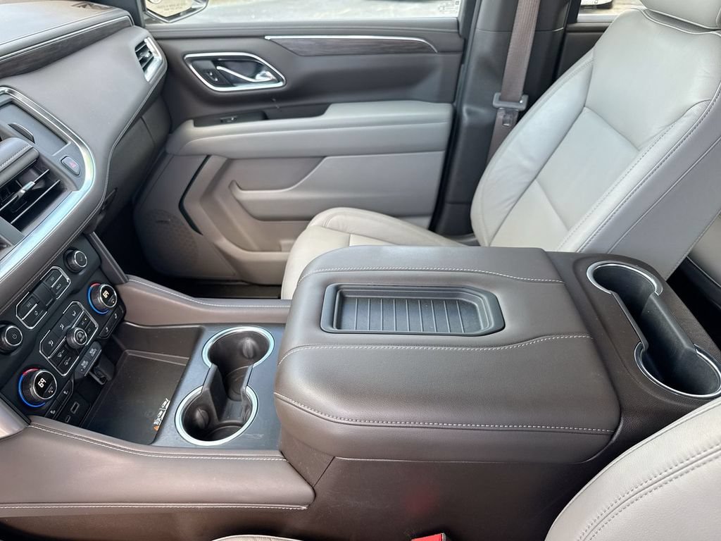 Used 2021 Chevrolet Tahoe Z71 w/ Luxury Package AWD/4WD image 27