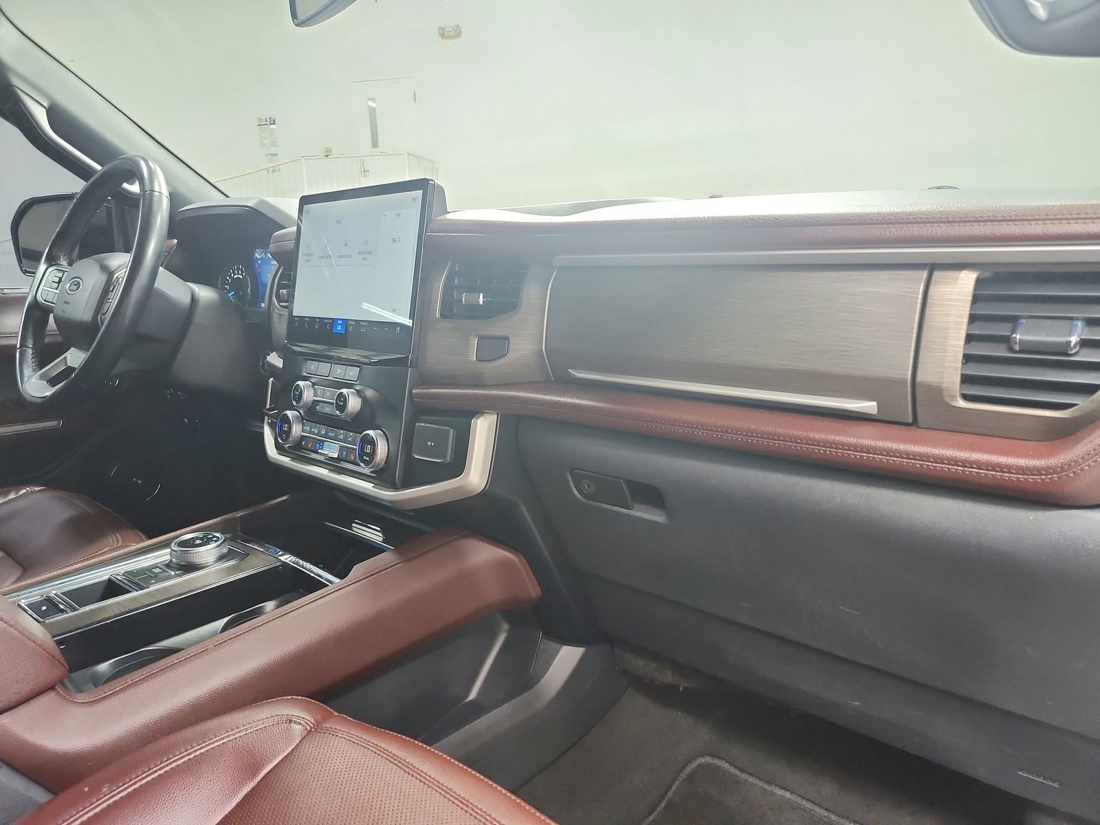 Used 2024 Ford Expedition Limited image 42