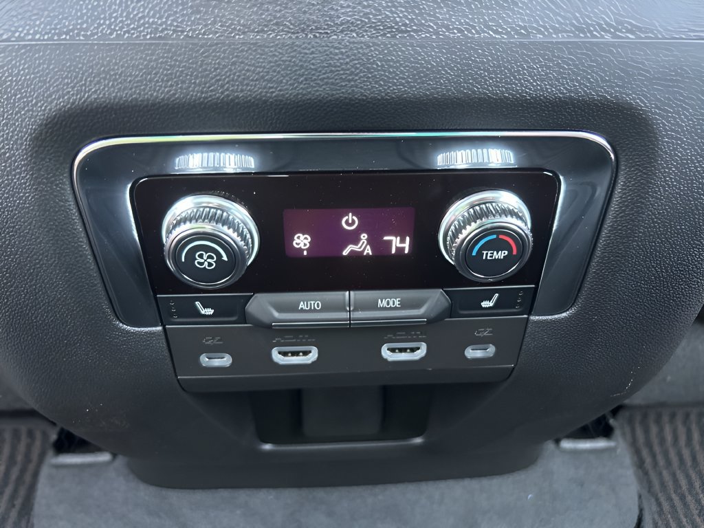 Used 2023 GMC Yukon Denali Ultimate AWD/4WD image 12