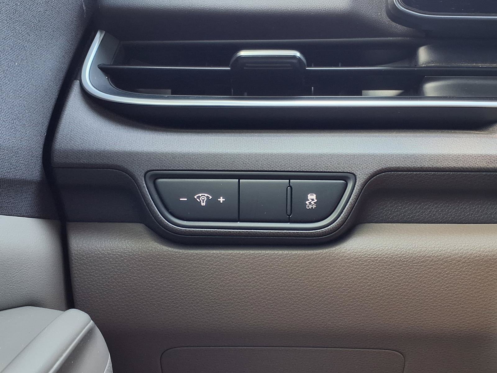 Used 2025 Kia Carnival EX FWD image 20