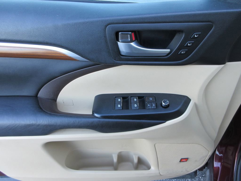 Used 2017 Toyota Highlander Limited image 21