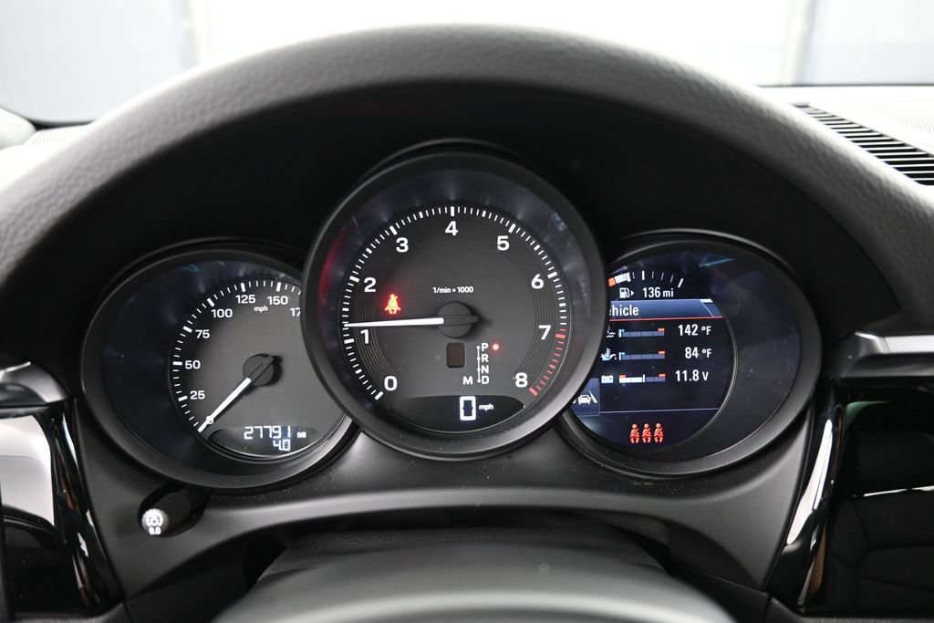 Certified 2023 Porsche Macan Turbo AWD/4WD image 18