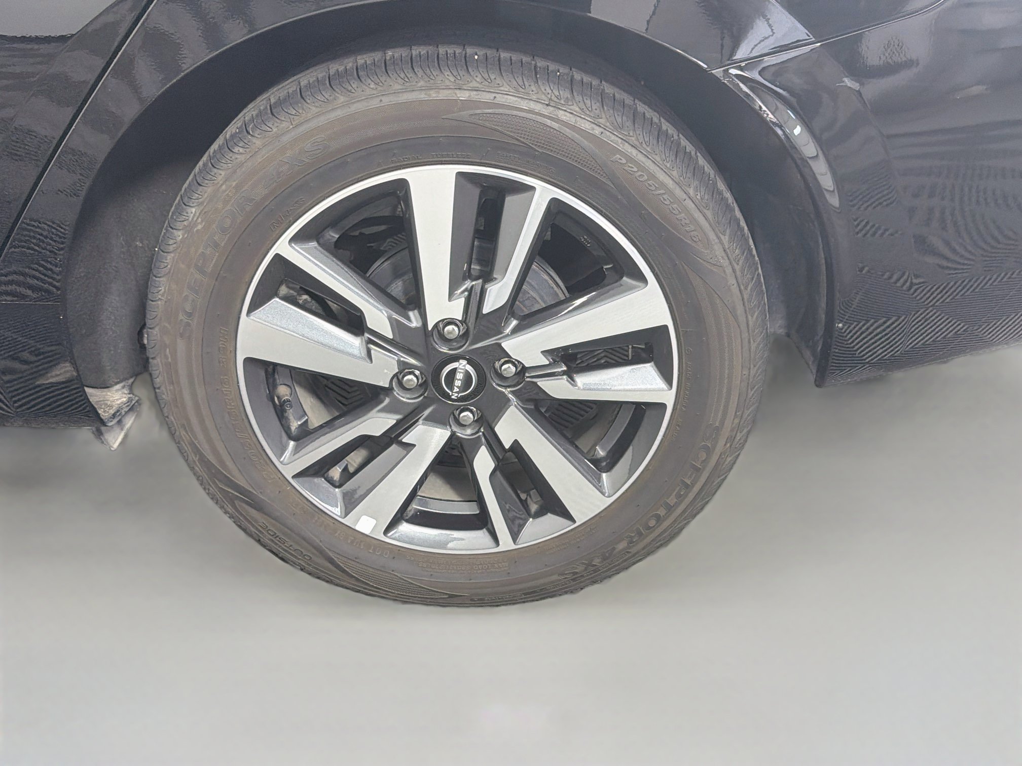 Used 2025 Nissan Versa SV FWD image 11