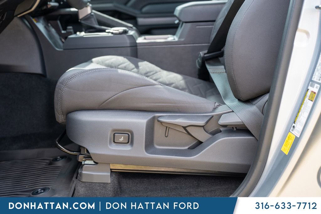 Used 2025 Toyota Tacoma SR5 w/ SR5 Upgrade Package image 19