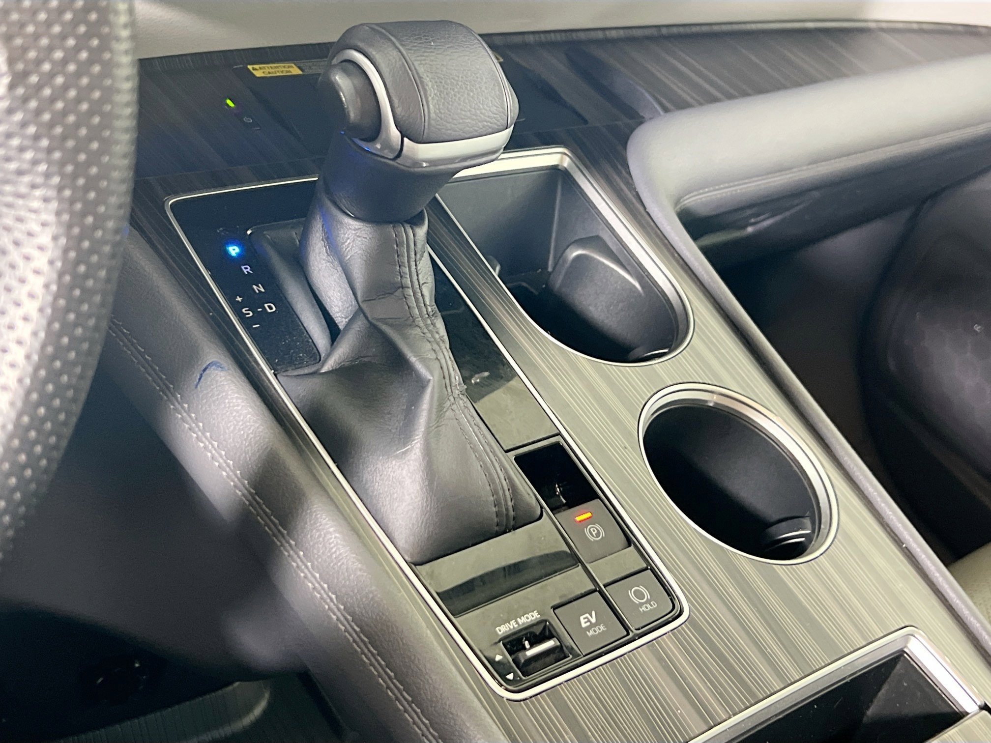 Used 2022 Toyota Sienna Limited image 17