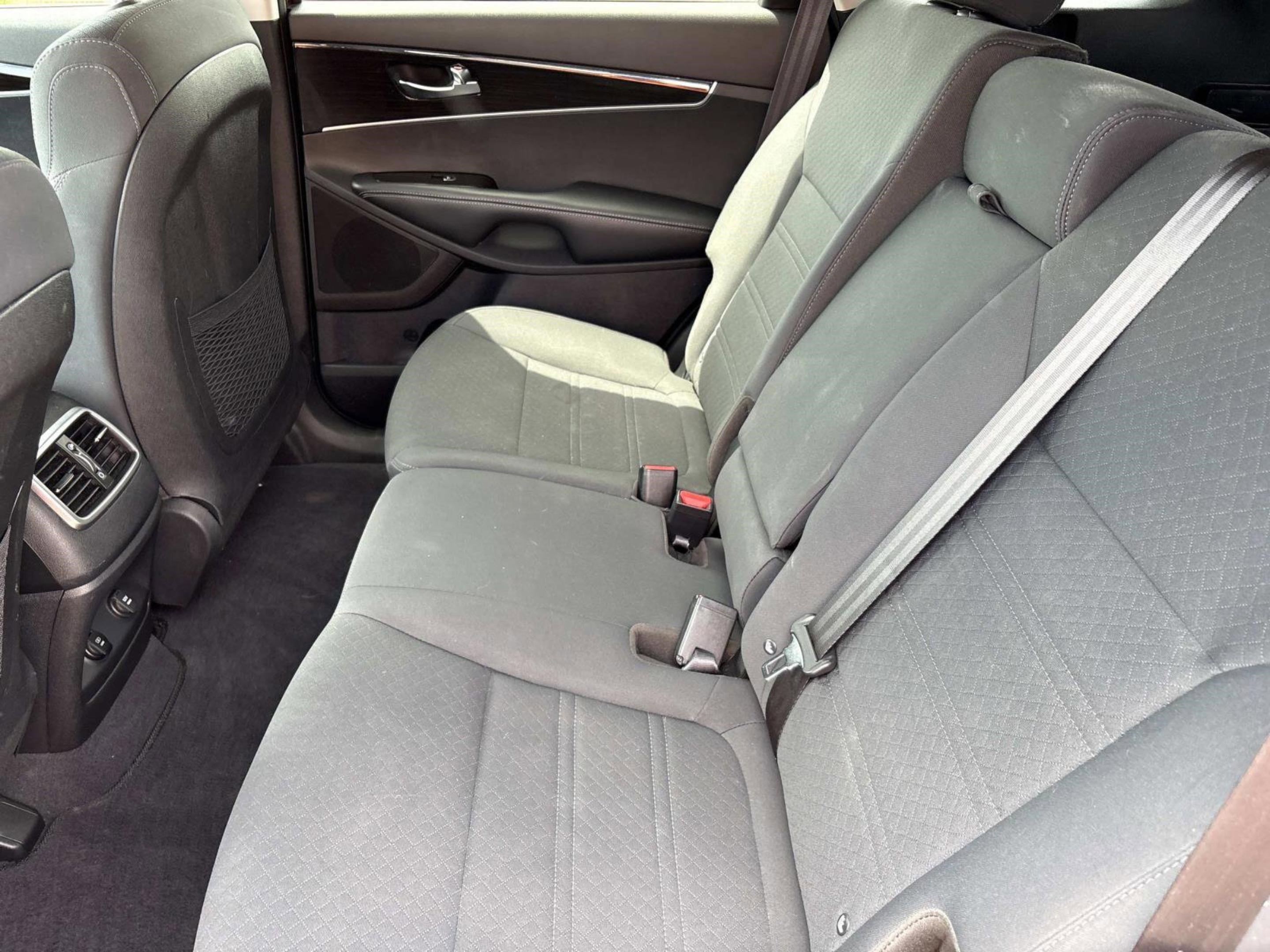 Used 2020 Kia Sorento LX w/ LX I4 Convenience Package image 14