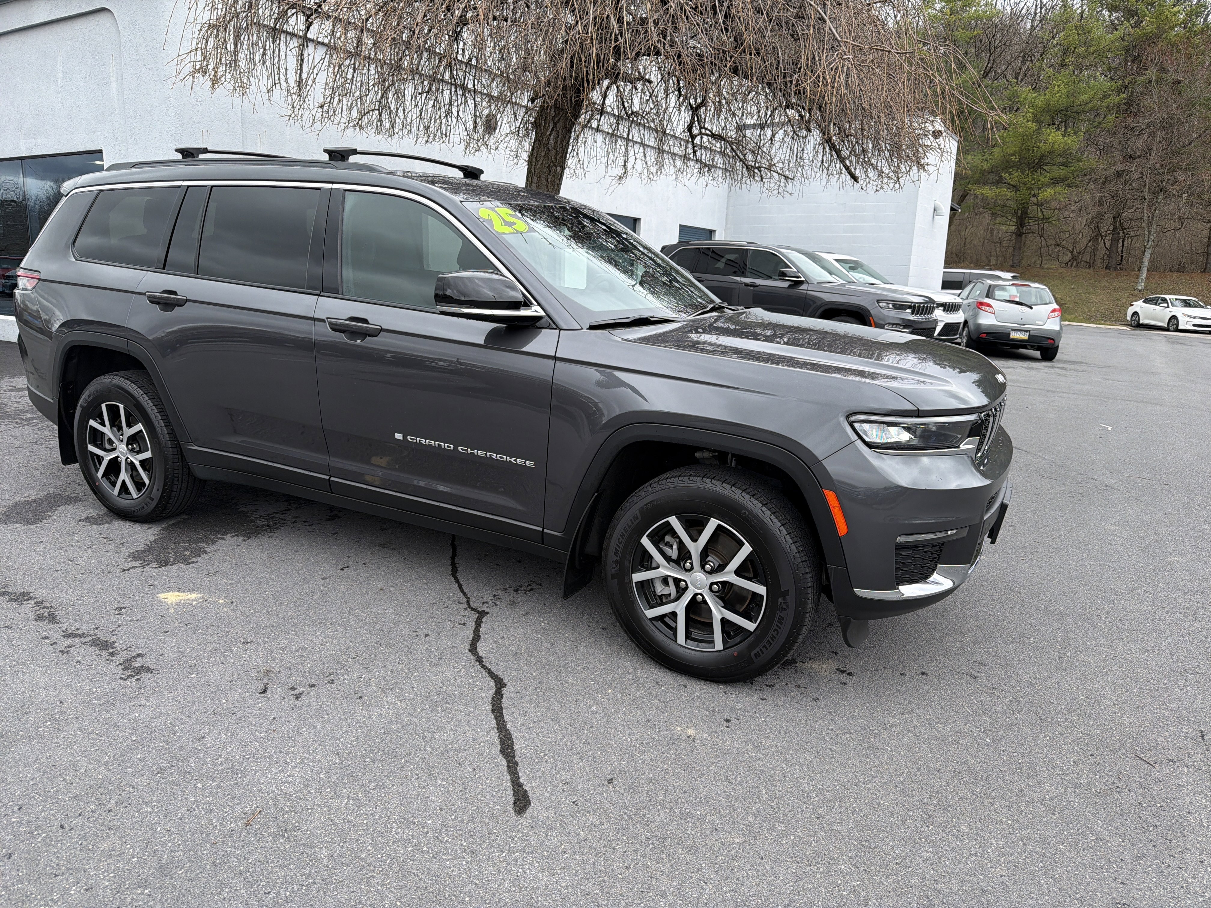 Used 2025 Jeep Grand Cherokee L Limited w/ Trailer Tow Package AWD/4WD image 1