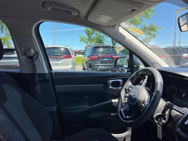 Used 2022 Kia Sorento LX AWD/4WD image 31