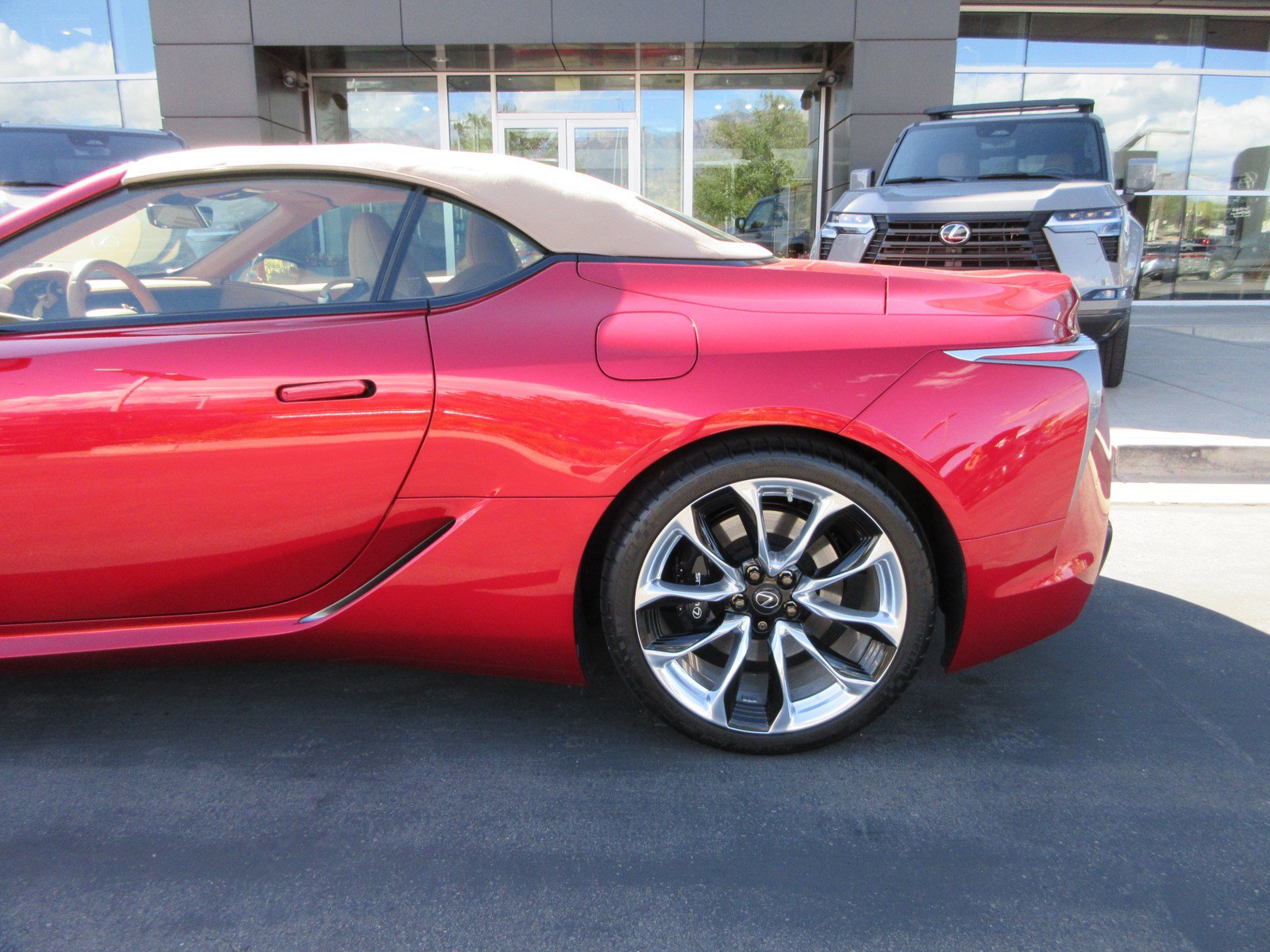Used 2023 Lexus LC 500 Convertible w/ Touring Package RWD image 4