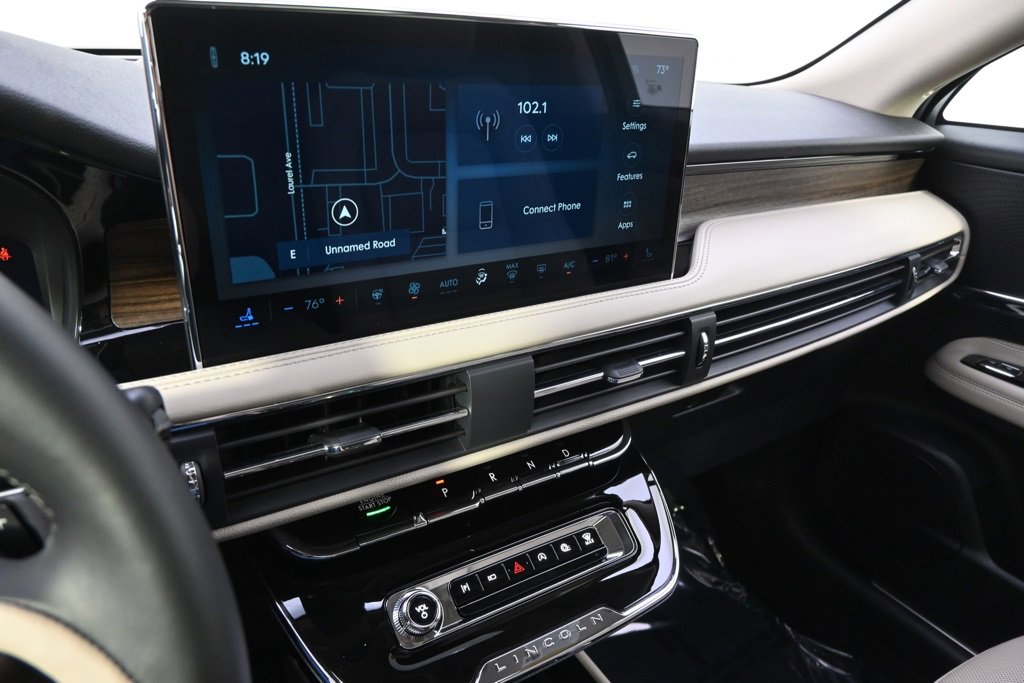 New 2025 Lincoln Corsair Reserve w/ Towing Package image 25