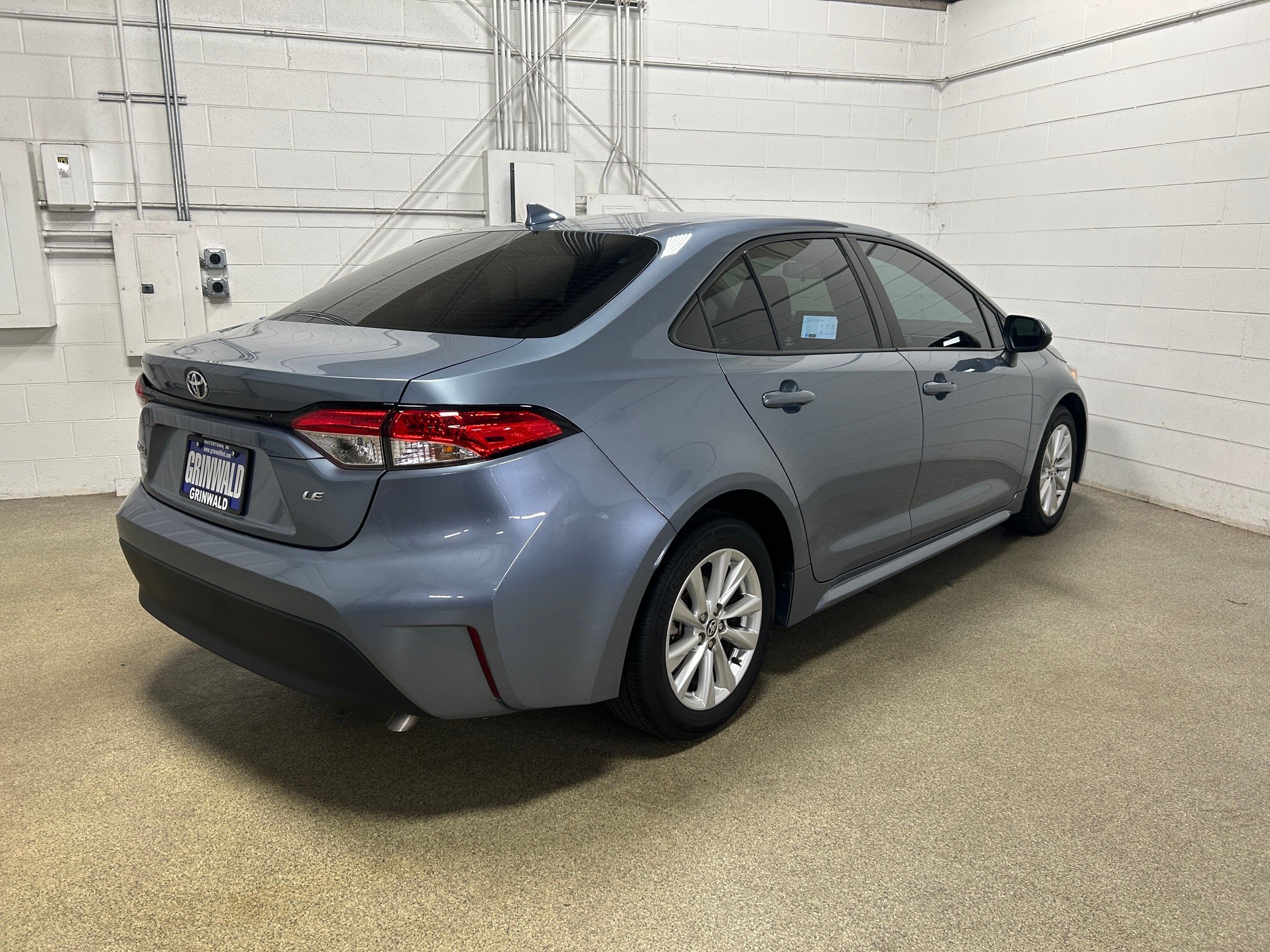 Used 2023 Toyota Corolla LE w/ LE Convenience Package FWD image 8