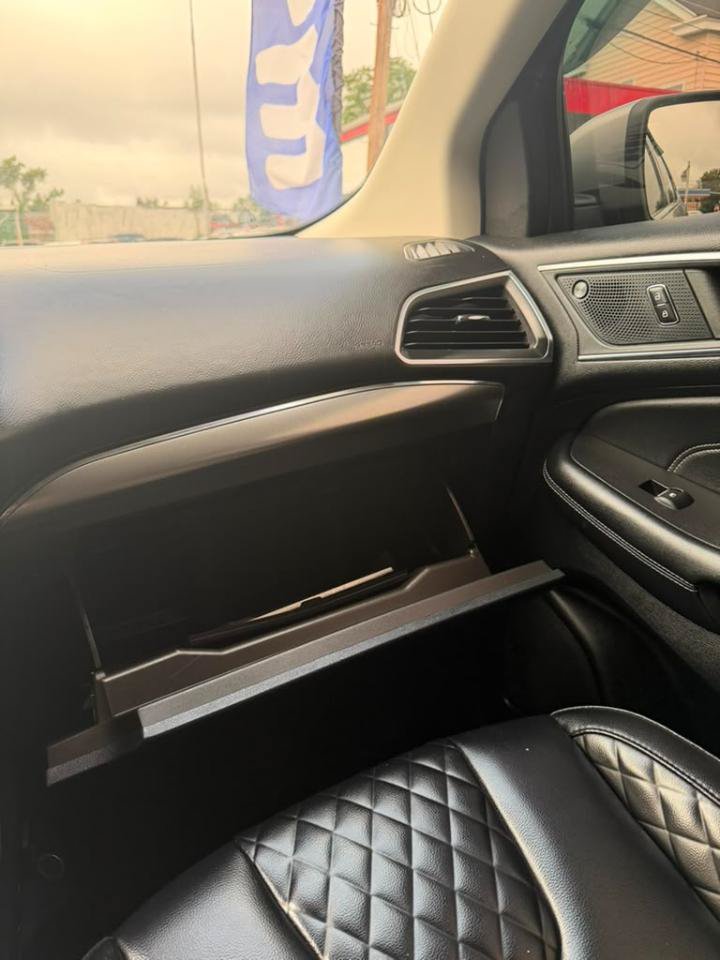Used 2023 Ford Edge Titanium AWD/4WD image 28