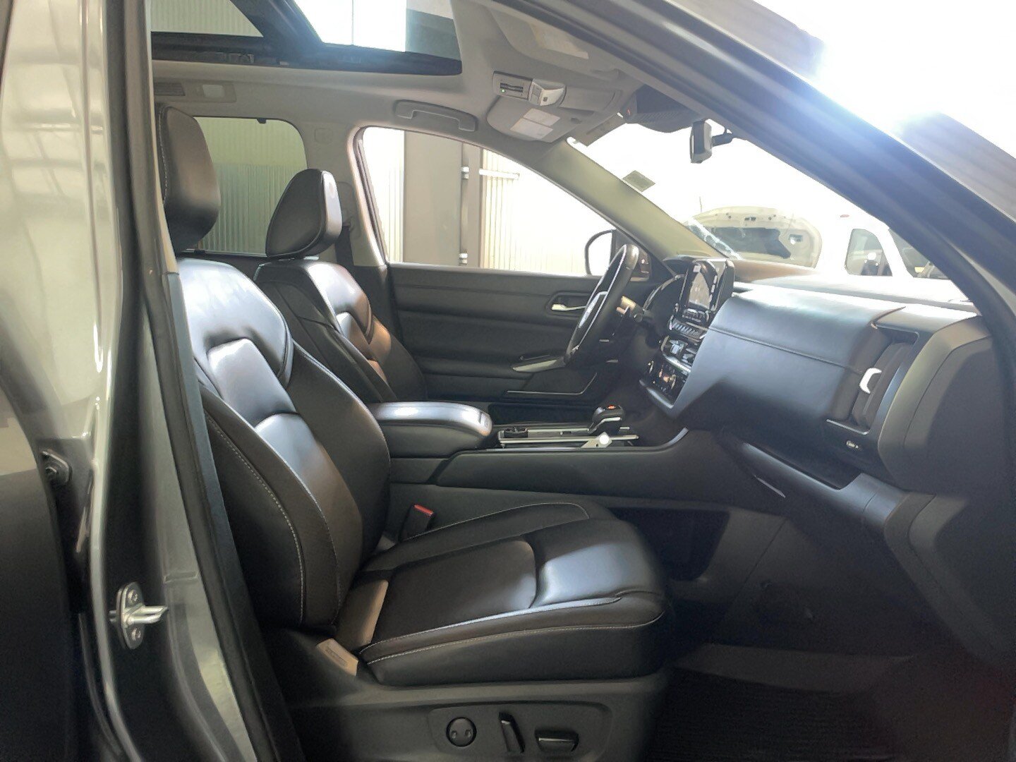 Used 2024 Nissan Pathfinder SL w/ SL Premium Package AWD/4WD image 21
