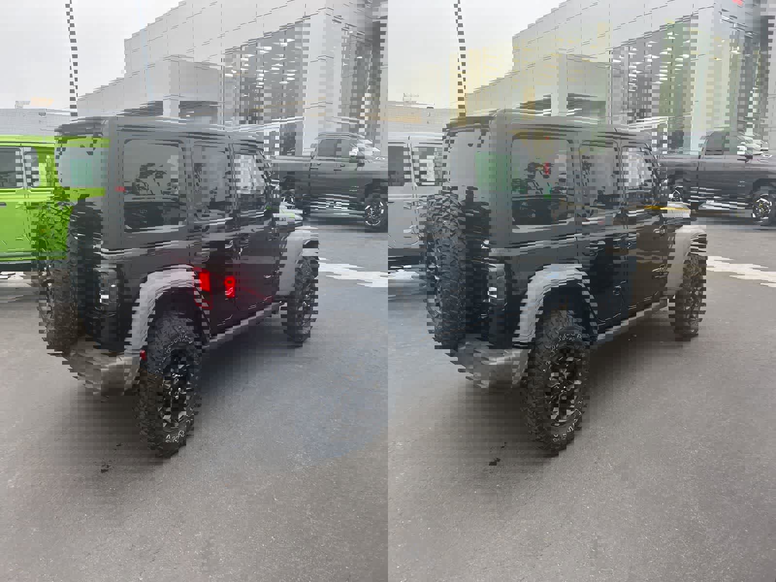 Used 2023 Jeep Wrangler Unlimited w/ Dual Top Group image 8