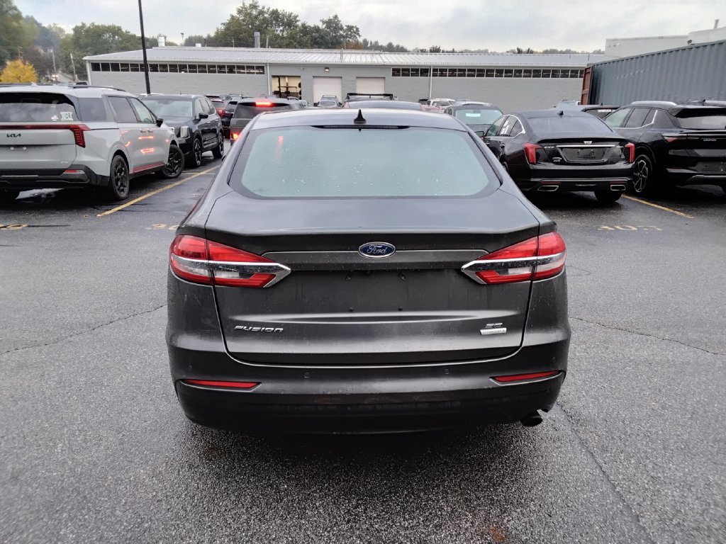 Used 2019 Ford Fusion SE FWD image 10