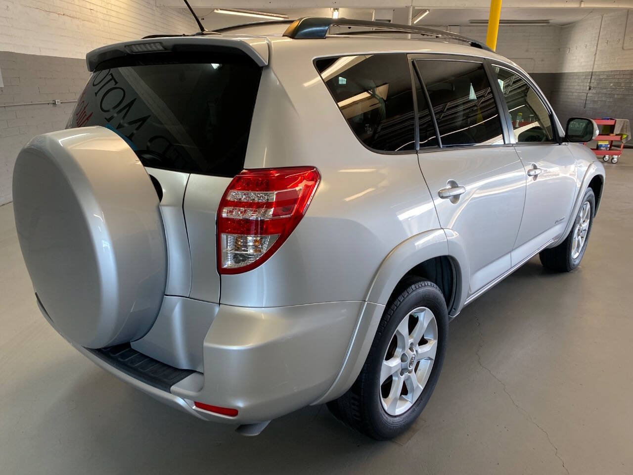 Used 2010 Toyota RAV4 Limited FWD image 4