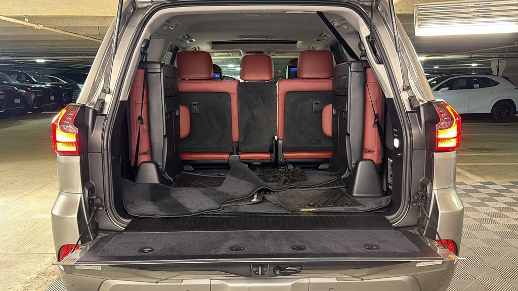 Used 2018 Lexus LX 570 4WD w/ Luxury Package image 15