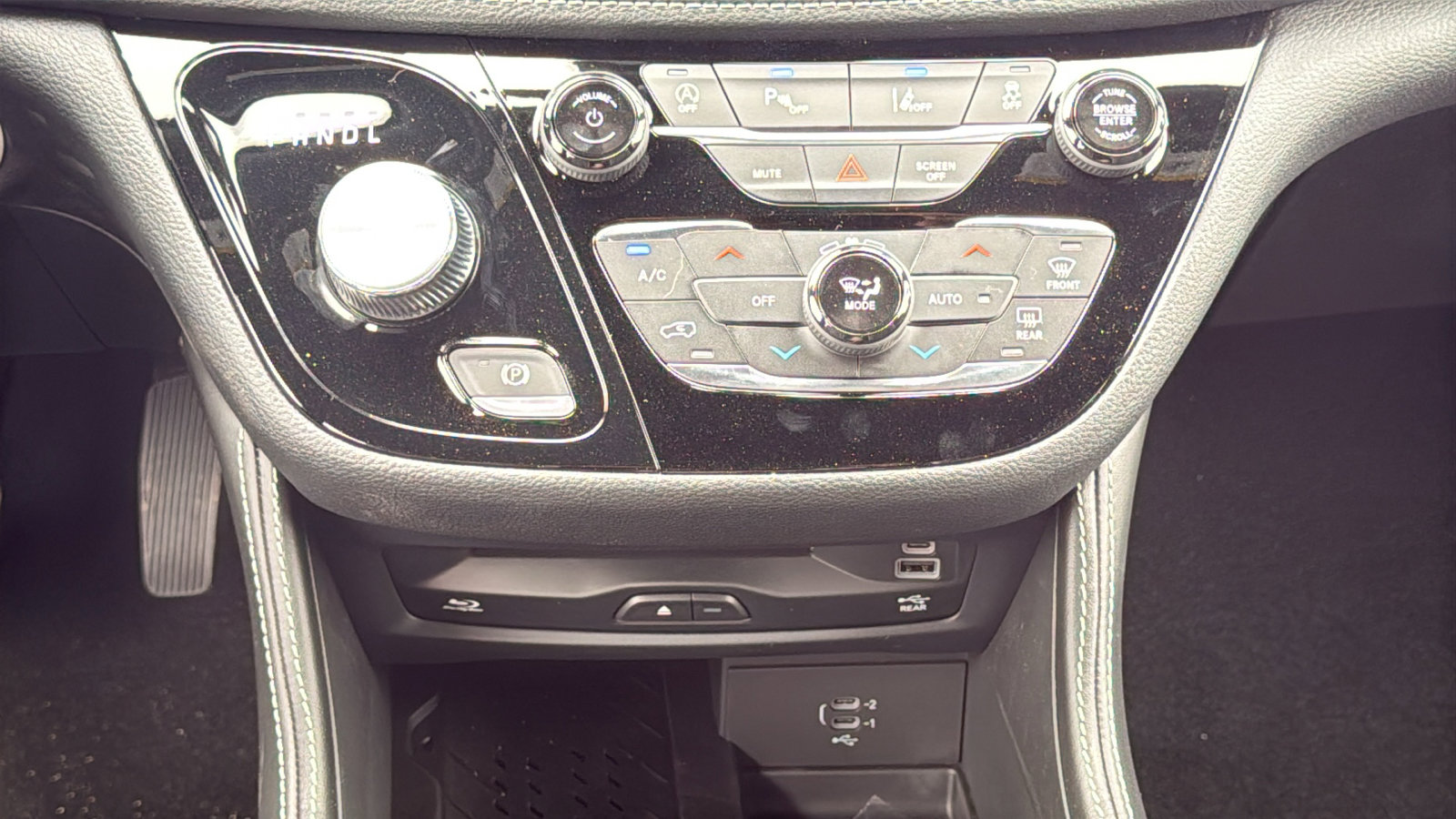 New 2026 Chrysler Pacifica Limited FWD image 25
