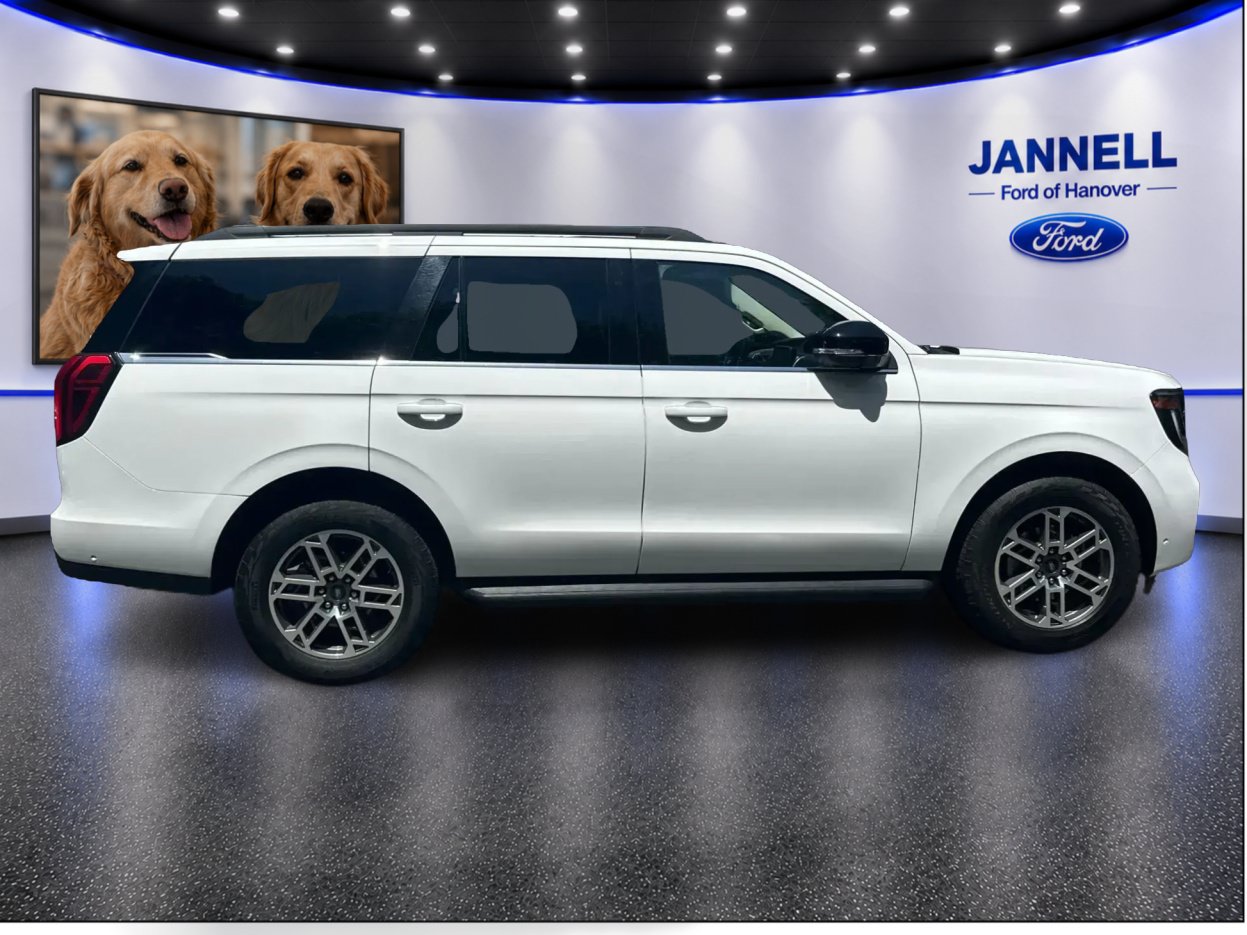 Used 2025 Ford Expedition Active AWD/4WD image 4