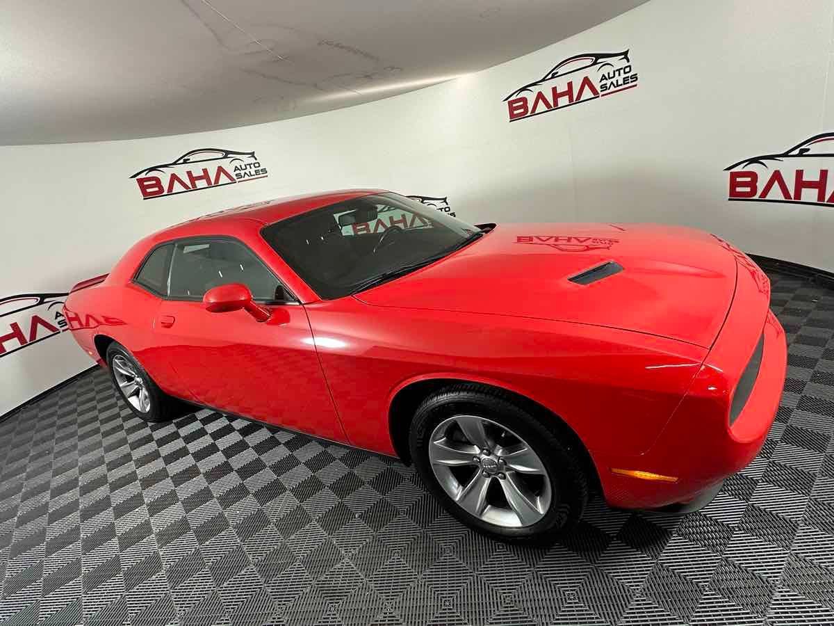 Used 2020 Dodge Challenger SXT RWD image 11