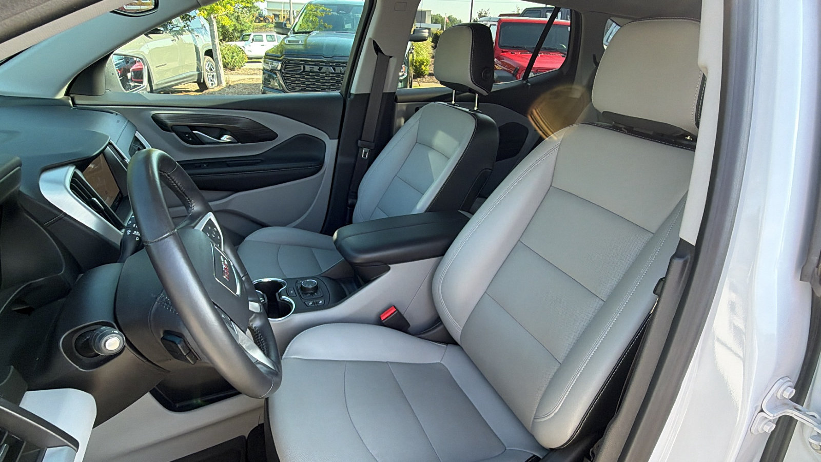 Used 2022 GMC Terrain SLT w/ Infotainment Package II AWD/4WD image 18