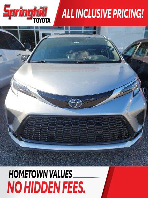 Used 2022 Toyota Sienna XSE FWD image 1