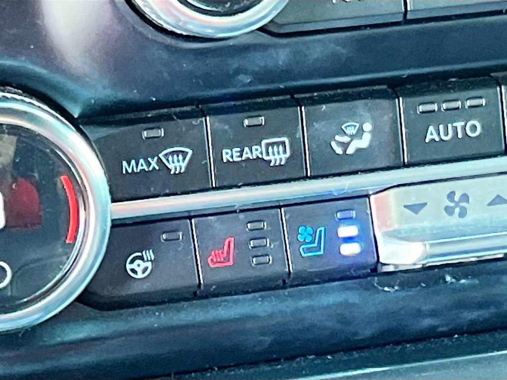 Used 2022 Ford Expedition Limited image 21