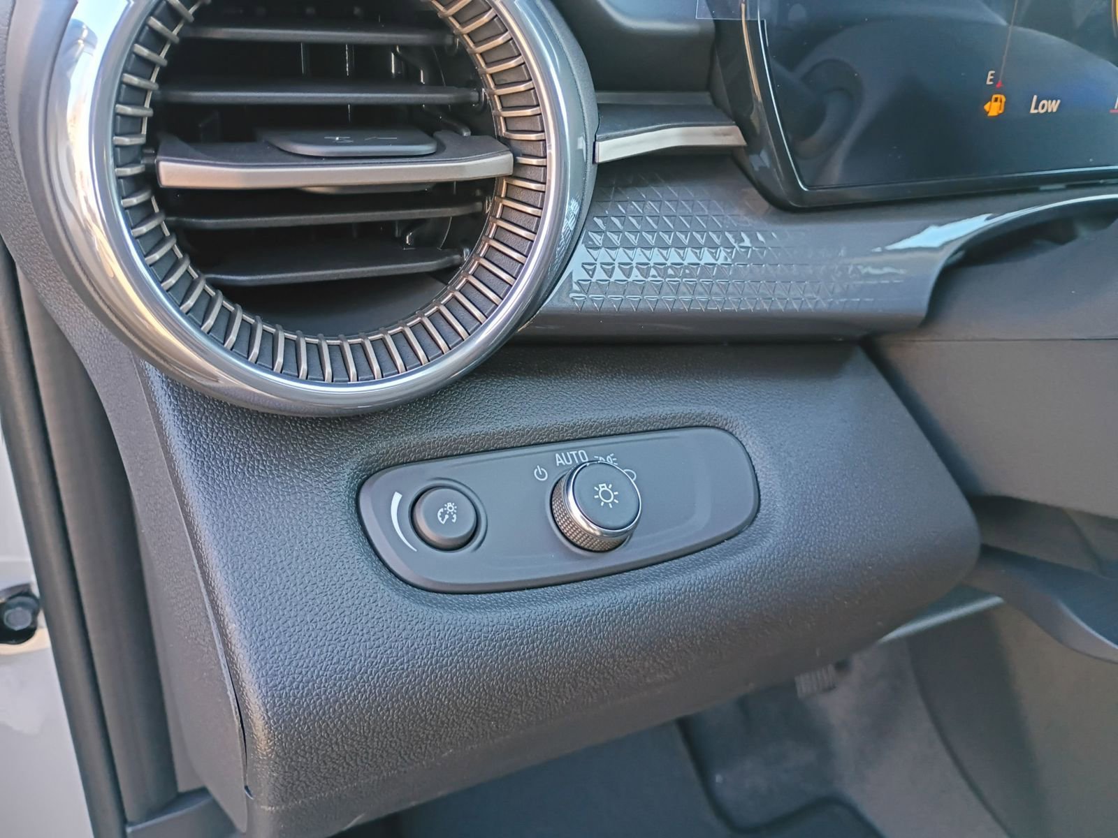 New 2026 Chevrolet Trax ACTIV w/ Sunroof Package image 30