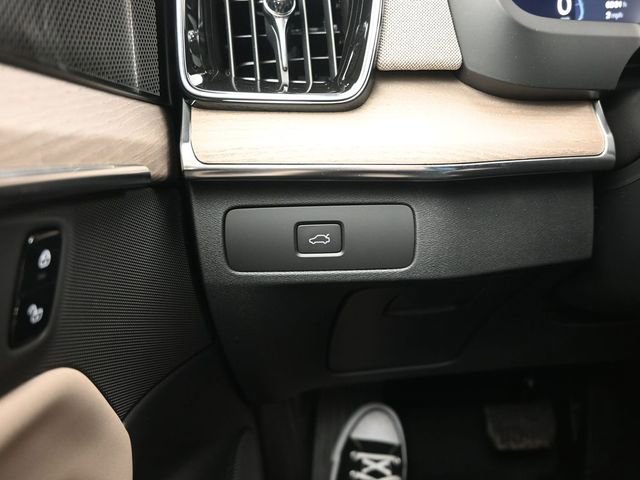 New 2026 Volvo XC90 B6 Plus w/ Protection Package Premier image 29