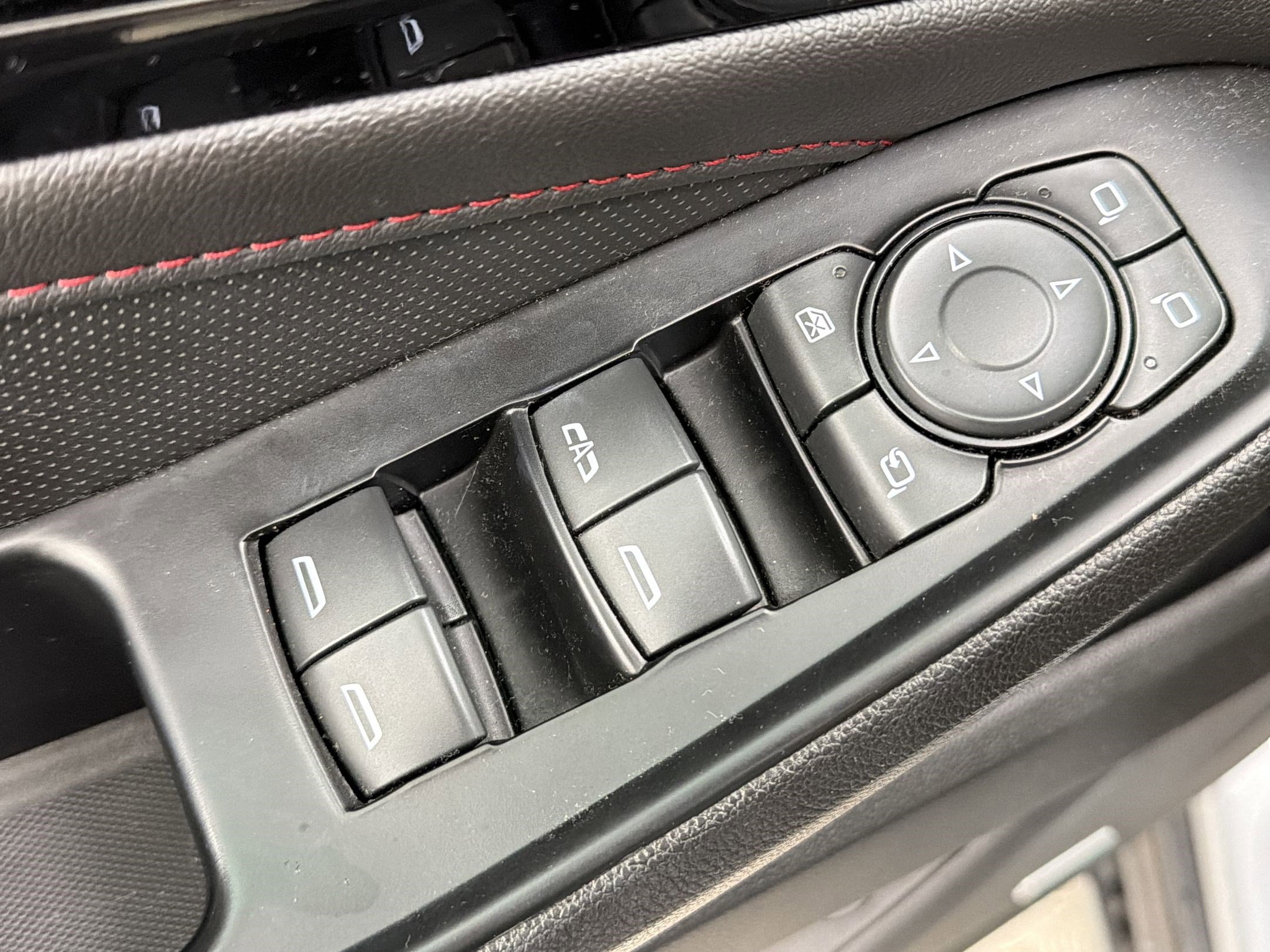 Used 2023 Chevrolet Traverse RS FWD image 17