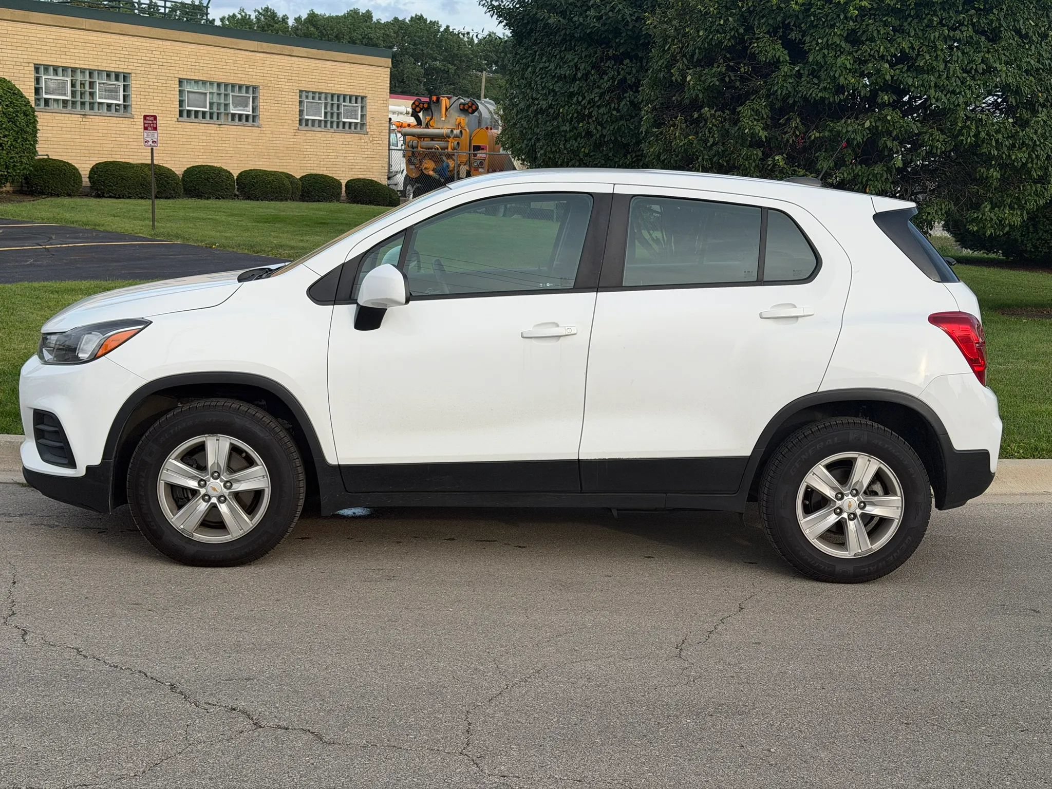 Used 2018 Chevrolet Trax LS AWD/4WD image 2