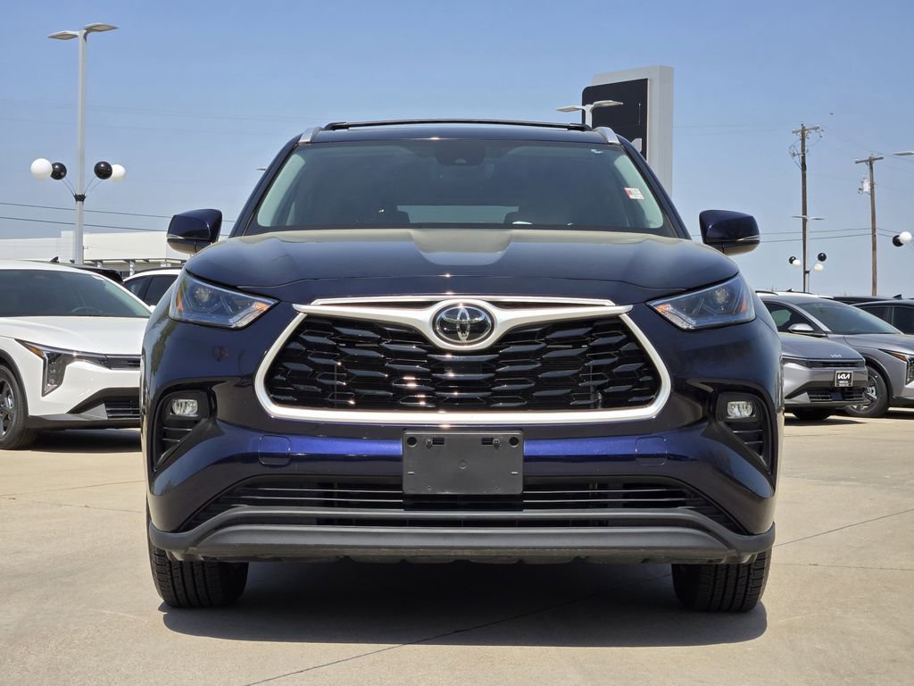Used 2022 Toyota Highlander XLE image 11