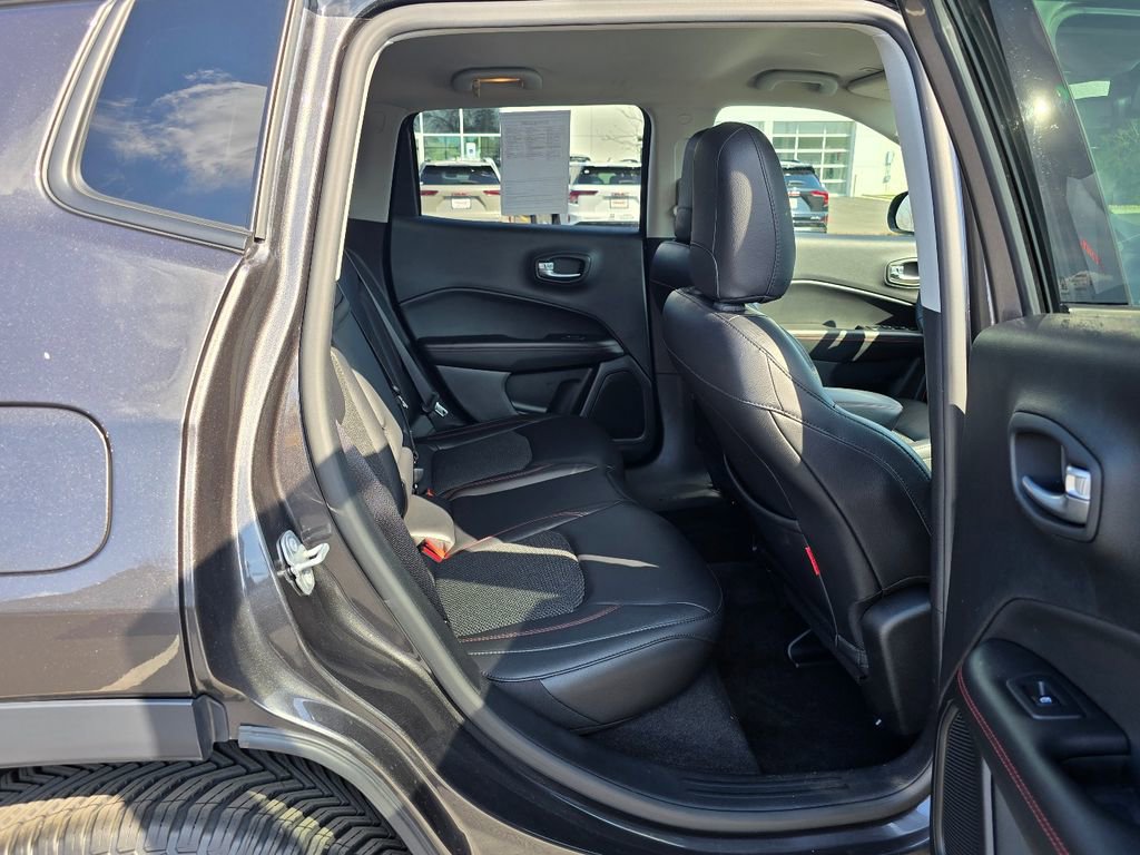 Used 2018 Jeep Compass Trailhawk w/ Navigation Group image 32