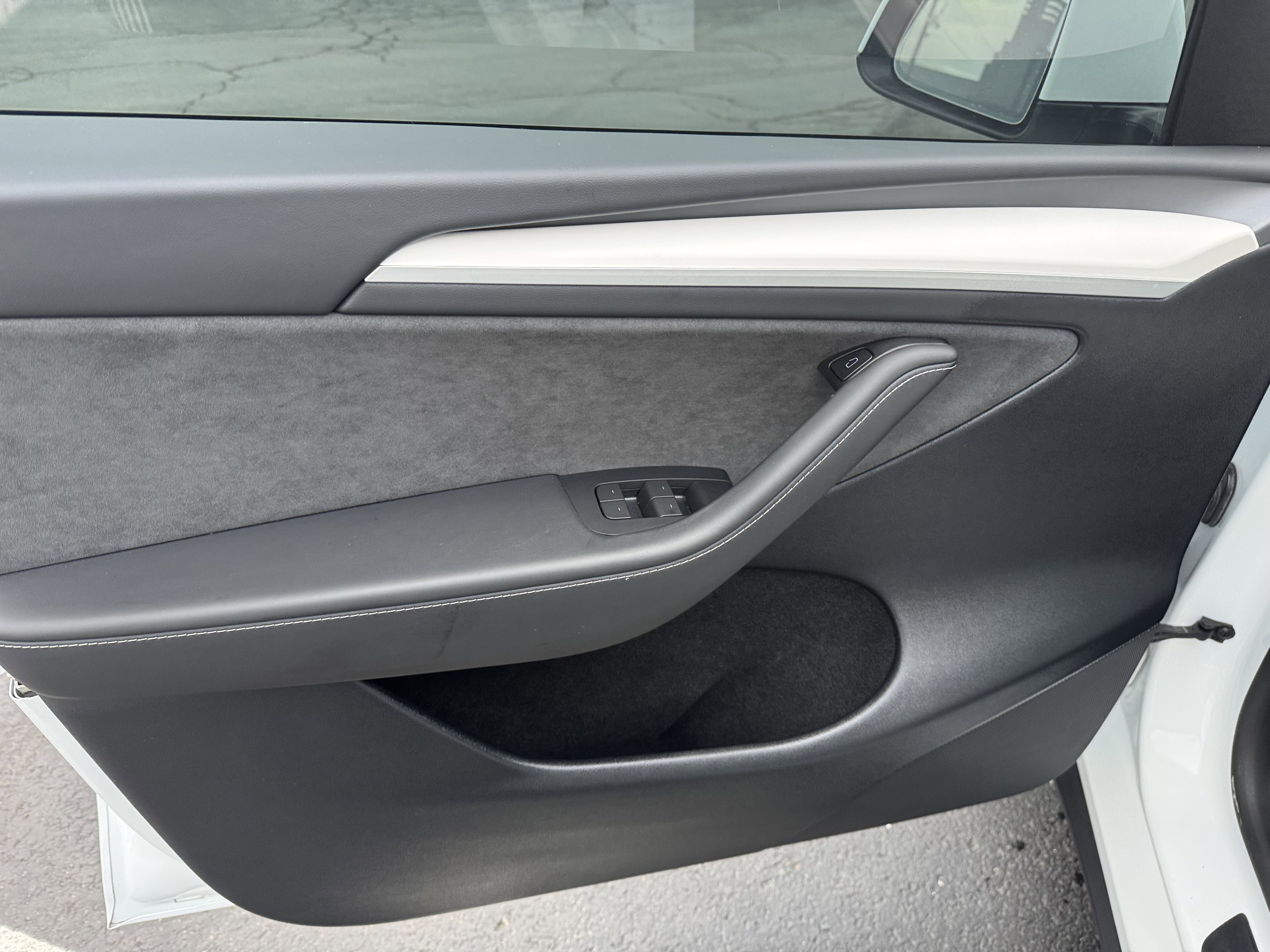 Used 2024 Tesla Model Y Long Range AWD/4WD image 26