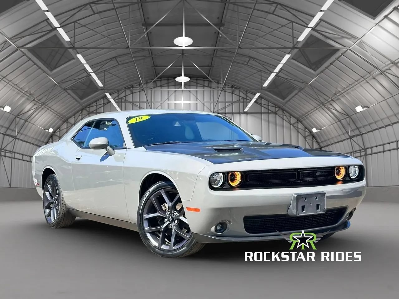 Used 2019 Dodge Challenger SXT w/ Blacktop Package RWD image 3