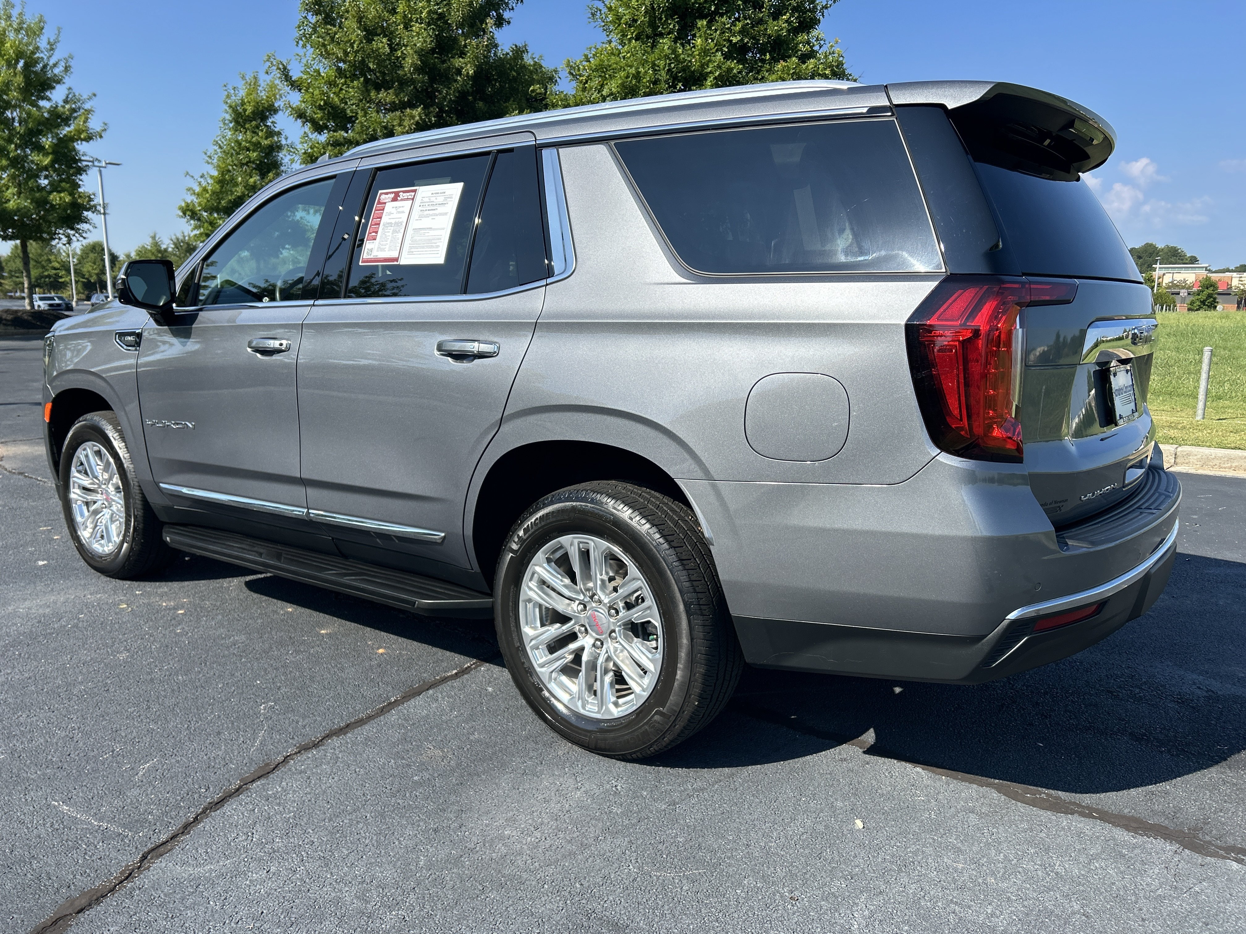 Used 2021 GMC Yukon SLT w/ SLT Luxury Package RWD image 7
