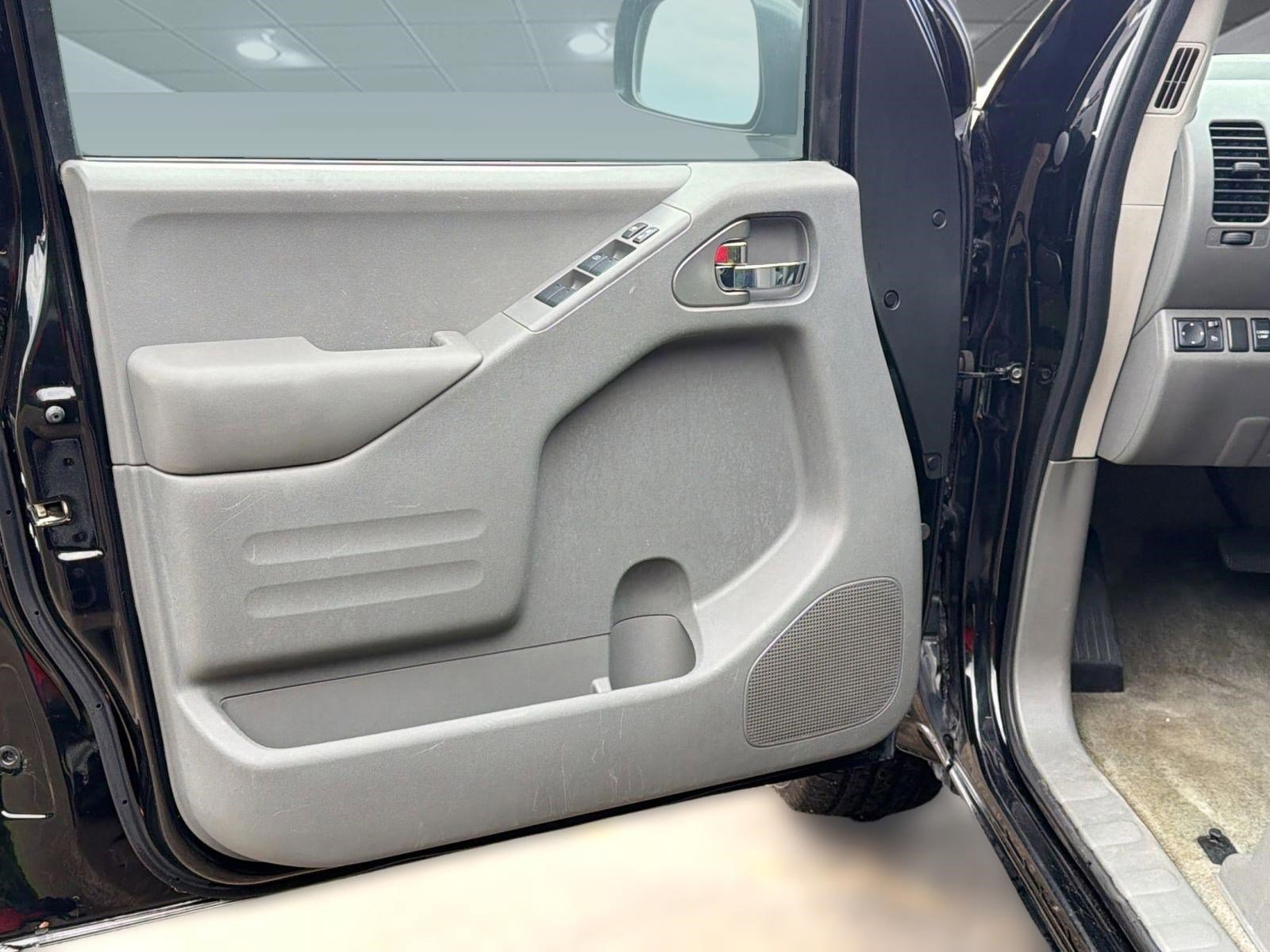 Used 2015 Nissan Frontier SV RWD image 21