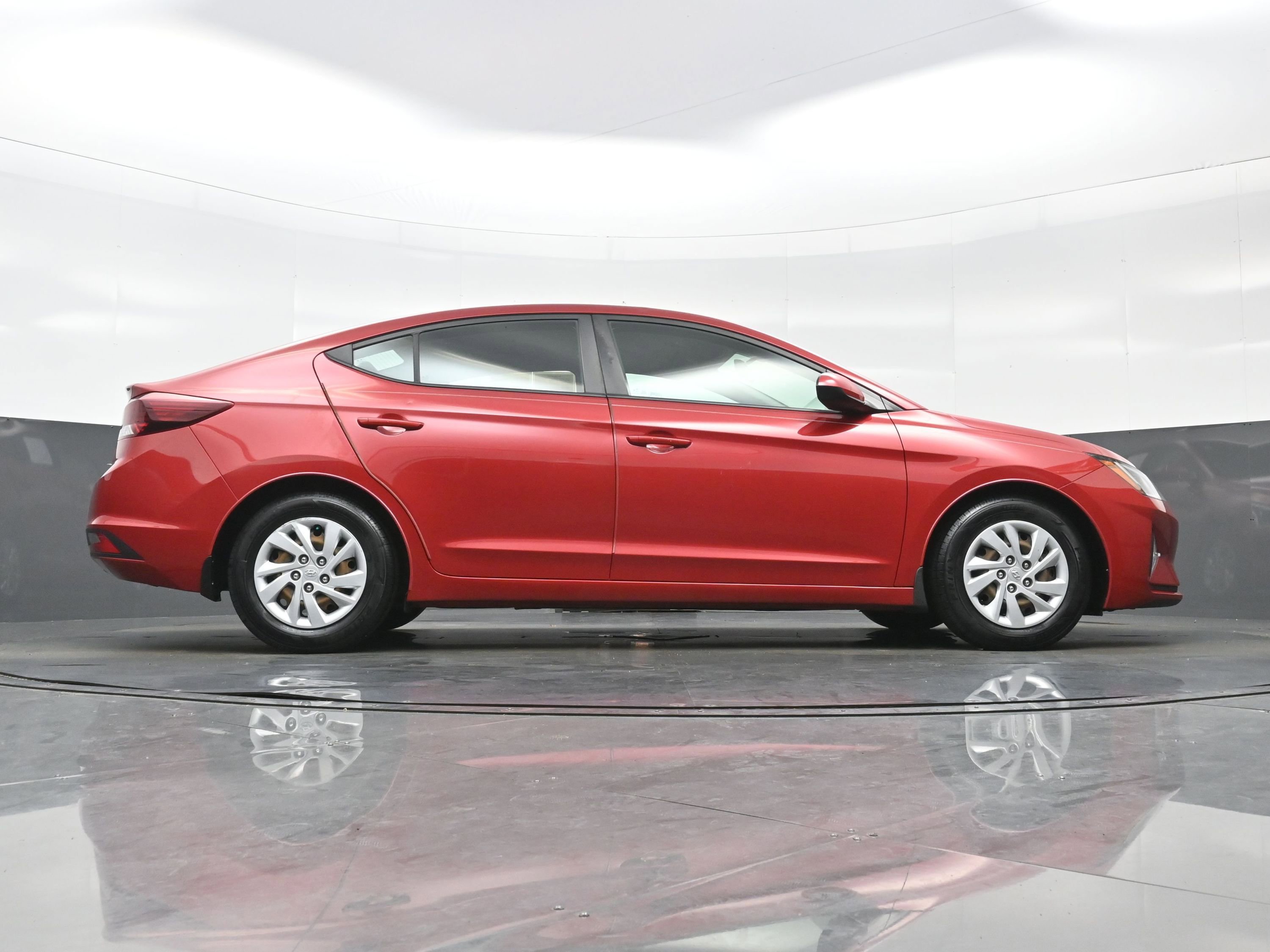Used 2019 Hyundai Elantra SE FWD image 27