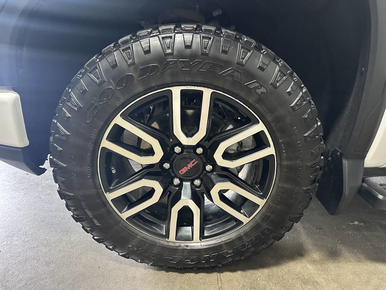 Used 2024 GMC Sierra 1500 AT4 w/ Technology Package image 24