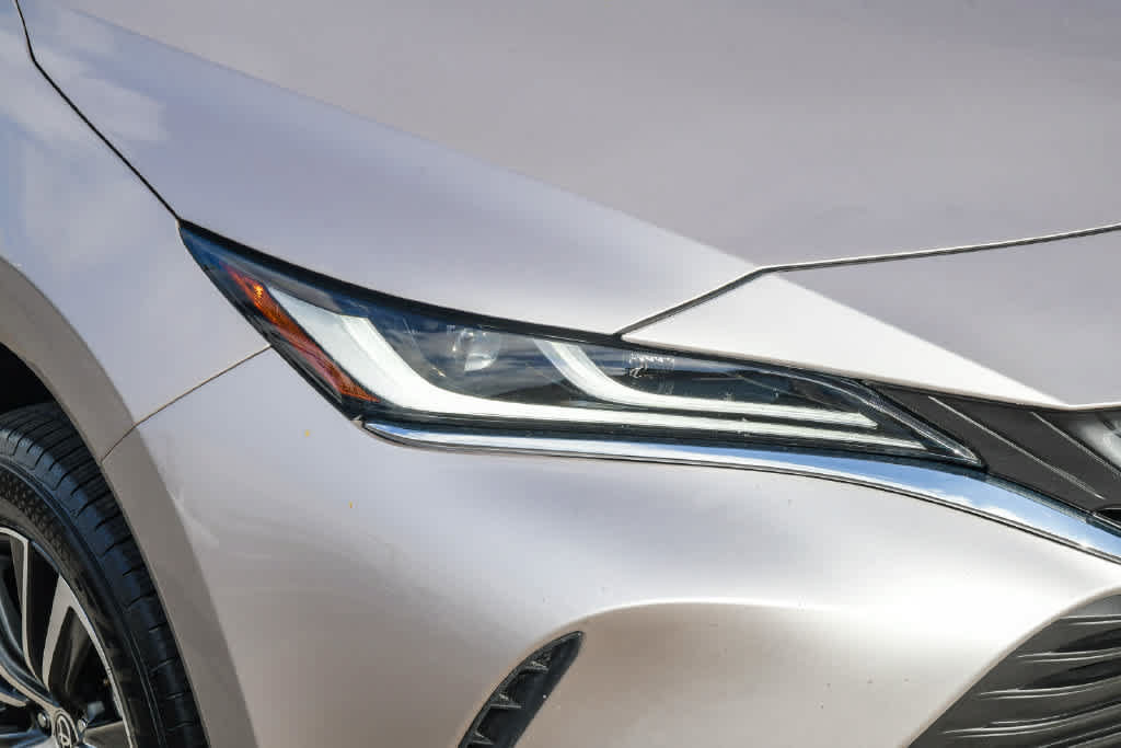 Certified 2024 Toyota Venza LE AWD/4WD image 4