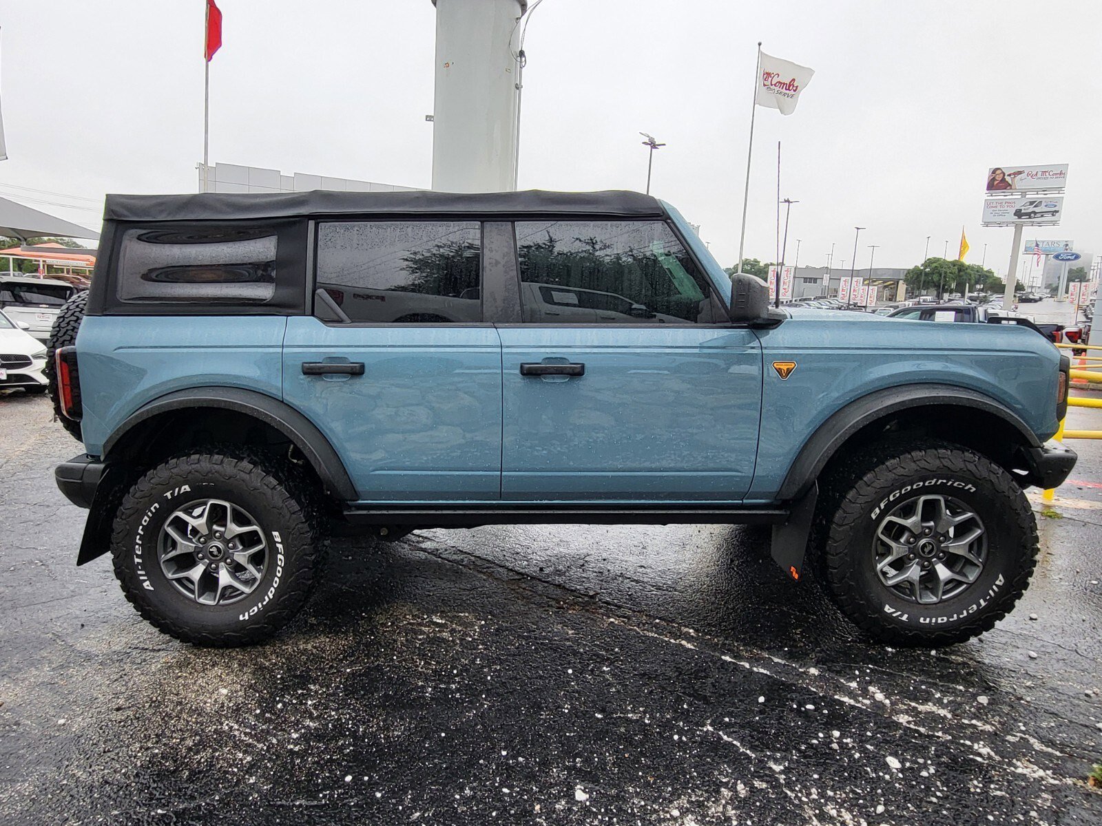 Used 2022 Ford Bronco Badlands image 7