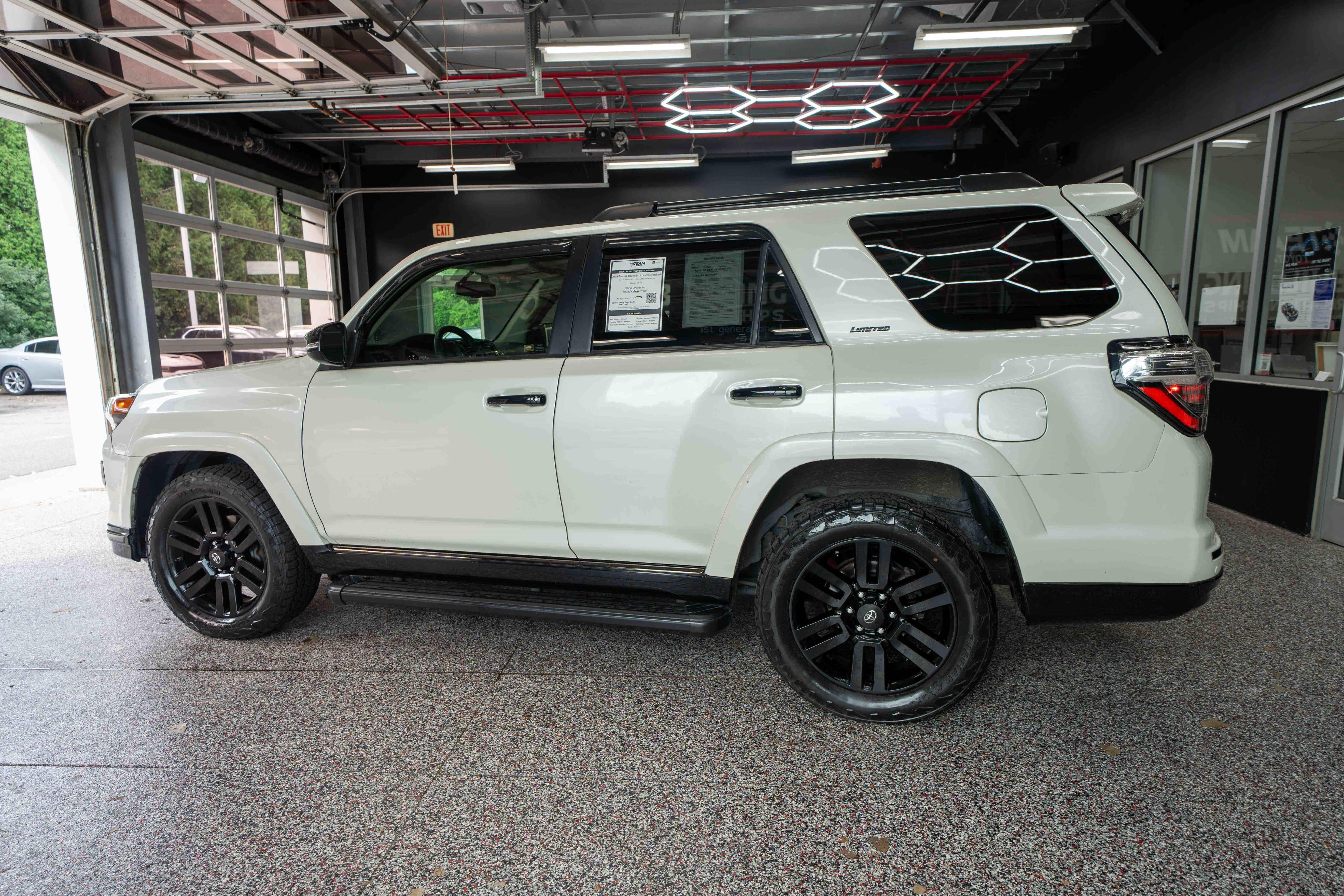 Used 2019 Toyota 4Runner Limited AWD/4WD image 2