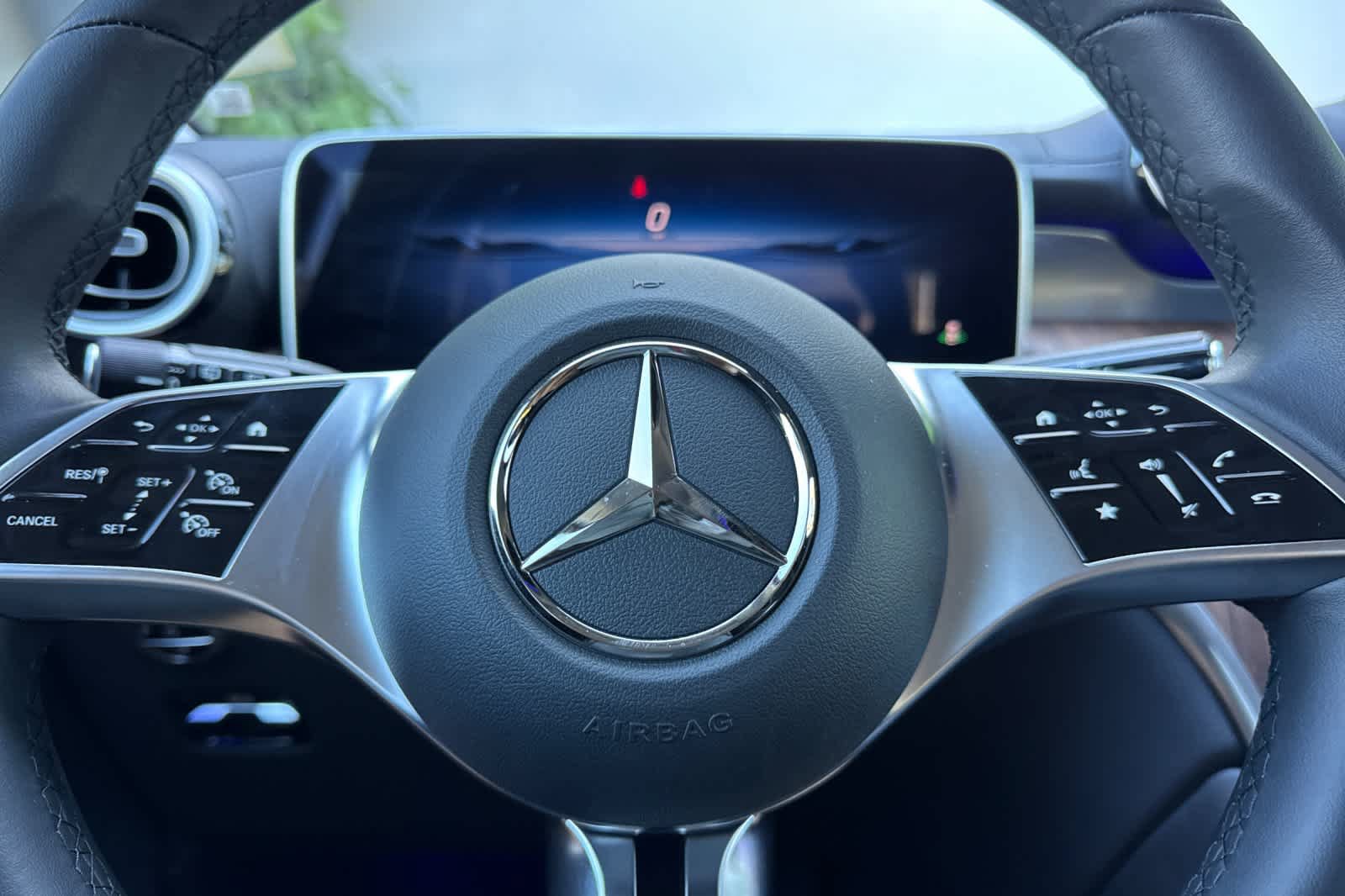 Used 2025 Mercedes-Benz GLC 350e 4MATIC image 25