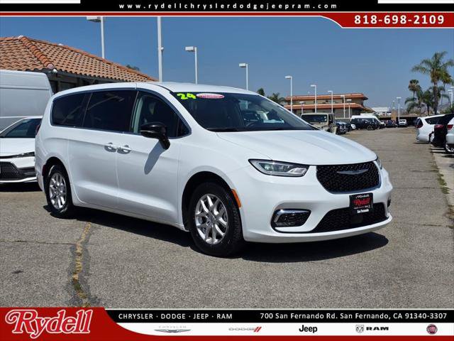 Certified 2024 Chrysler Pacifica Touring-L FWD image 1