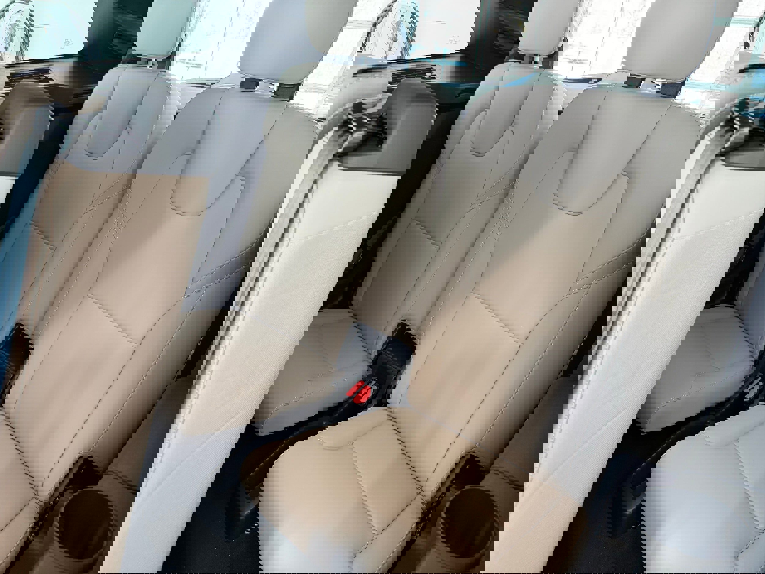 New 2026 Volvo XC90 B6 Plus w/ Protection Package Premier image 24