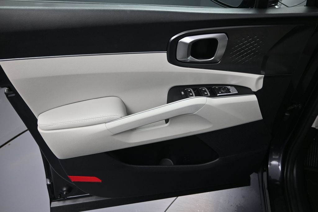 Certified 2025 Kia Sorento S w/ Panoramic Sunroof Package FWD image 10