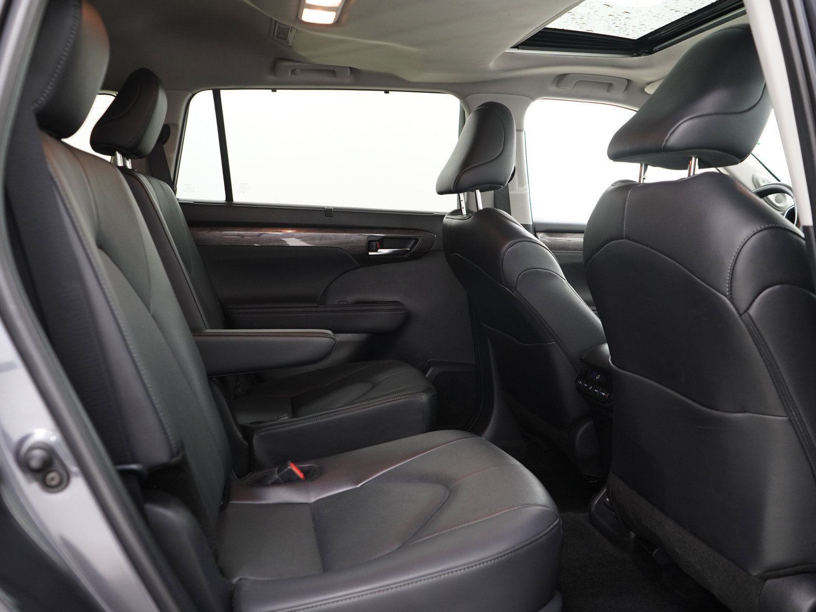 Used 2024 Toyota Highlander Limited AWD/4WD image 14