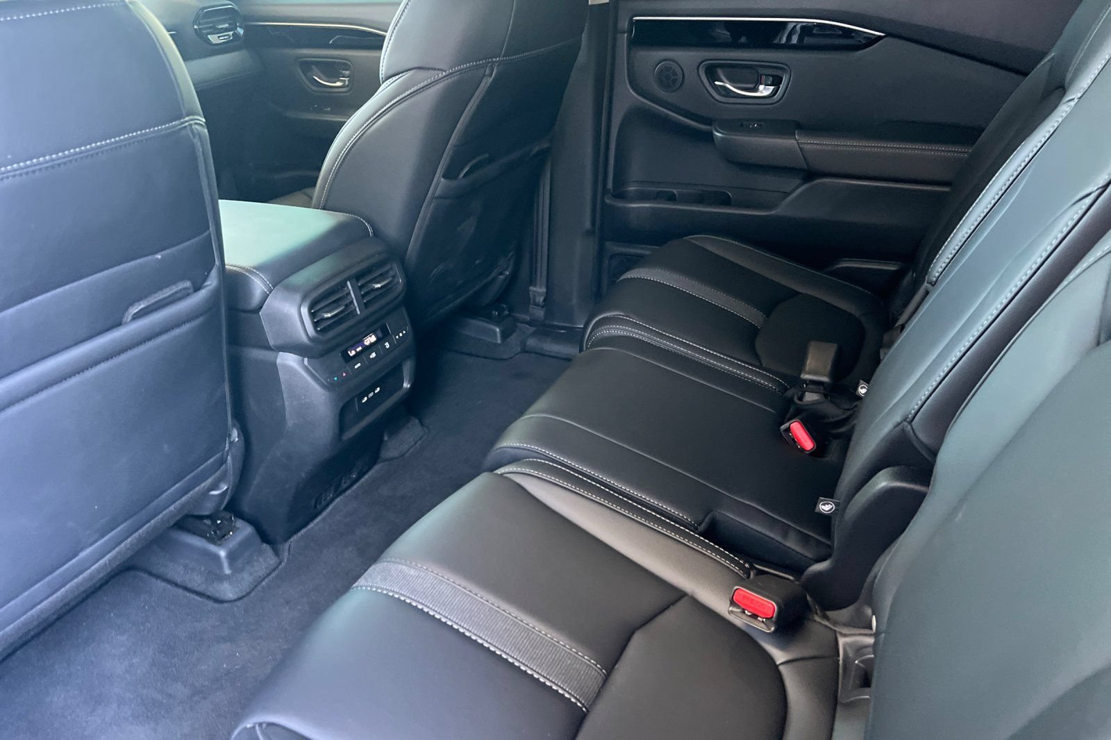 Used 2025 Honda Pilot Touring image 9